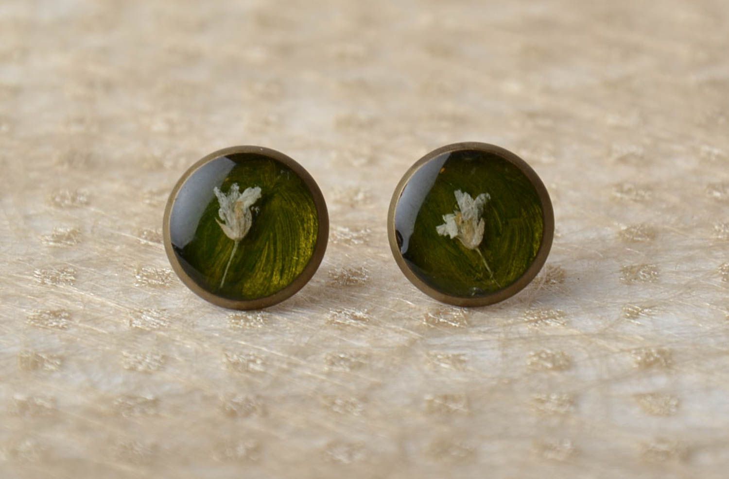 Earrings with natural flowers embedded in epoxy resin photo 1