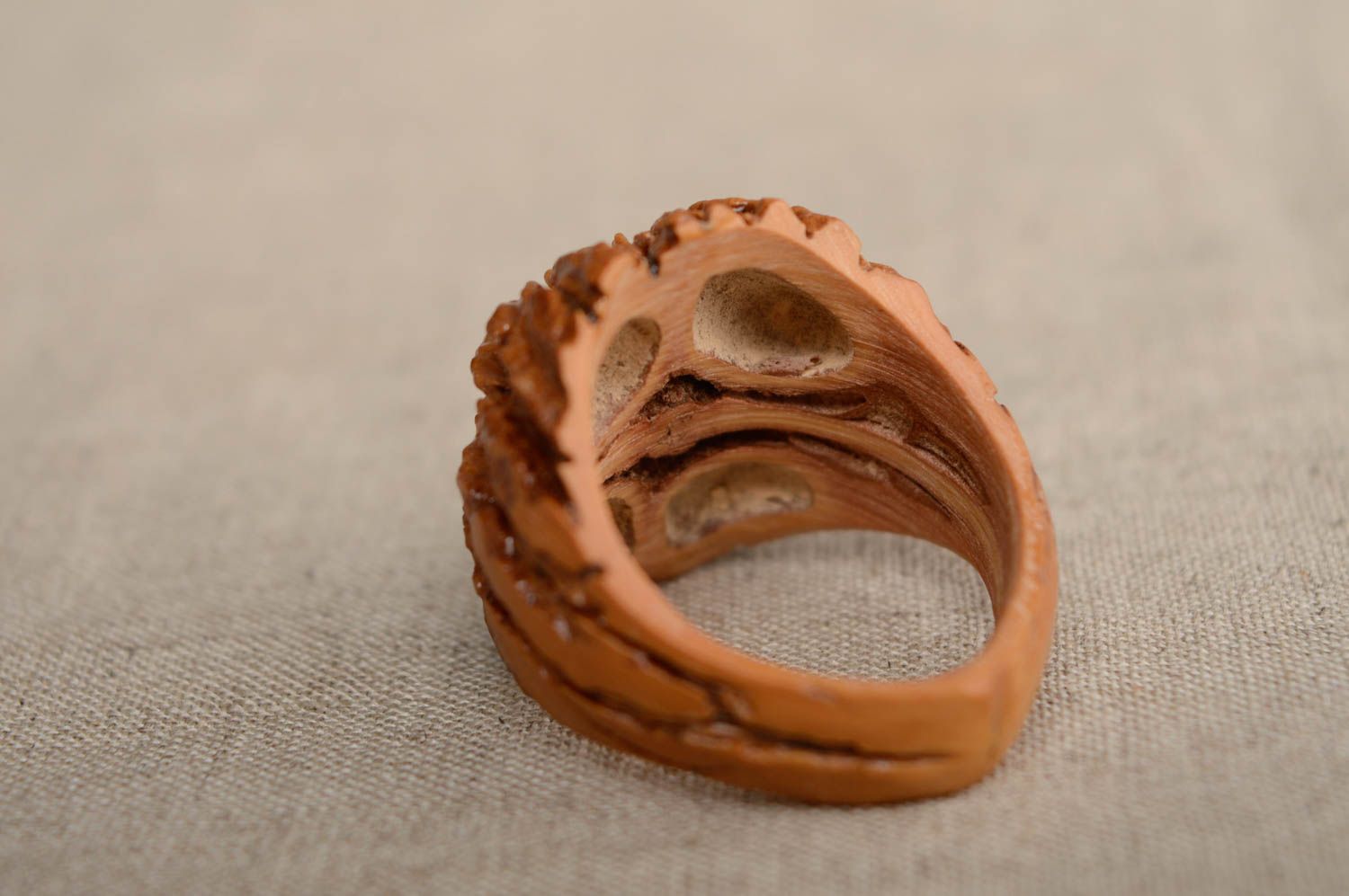 Кольцо ручной работы из ореховой скорлупы 22 мм фото 3