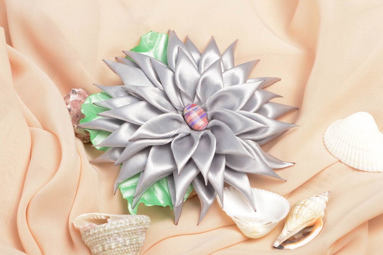 Handmade Haarspange Blume Damen Modeschmuck Accessoire für Haare grau groß foto 1