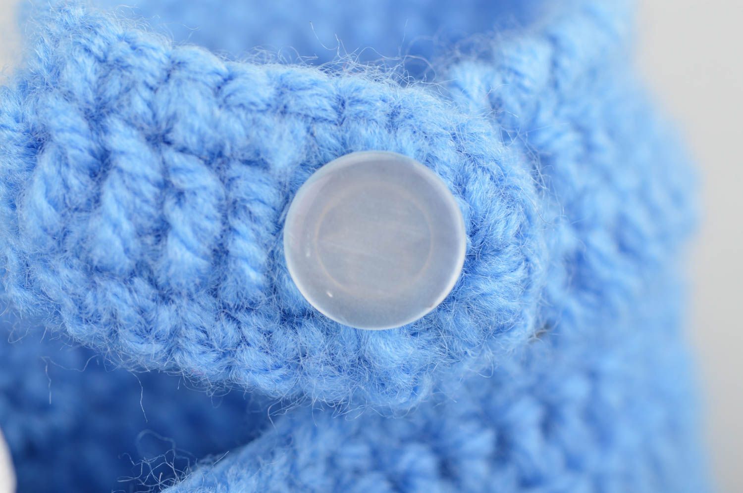 Chaussons bleus pour bébé tricotés en laine et coton au crochet faits main photo 4