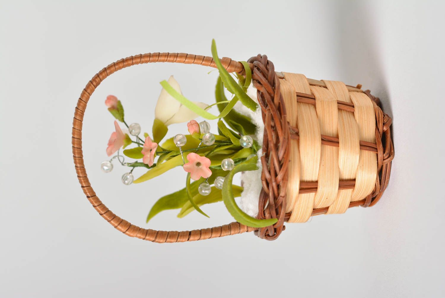 Broche artesanal de arcilla polimérica con forma de flores campestres foto 3
