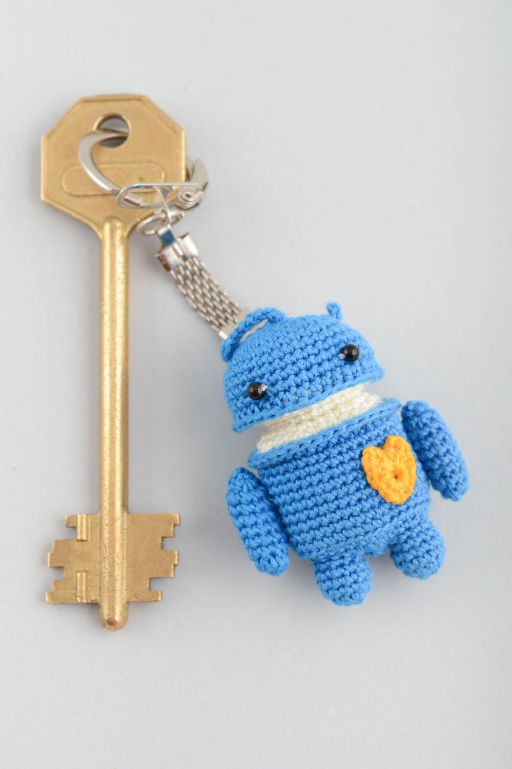 Брелок для ключей мягкая игрушка человечек амигуруми голубой цвет ручной работы фото 4