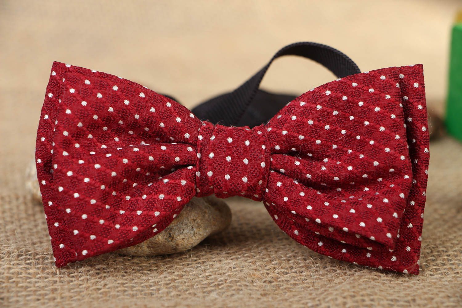 Elegant claret bow tie with dots photo 5