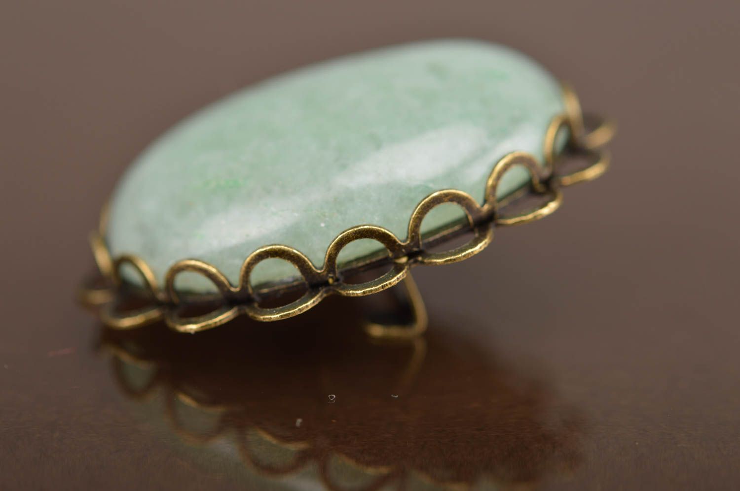 Broche ovale en pierre couleur menthe support métal faite main Œil de serpent photo 4