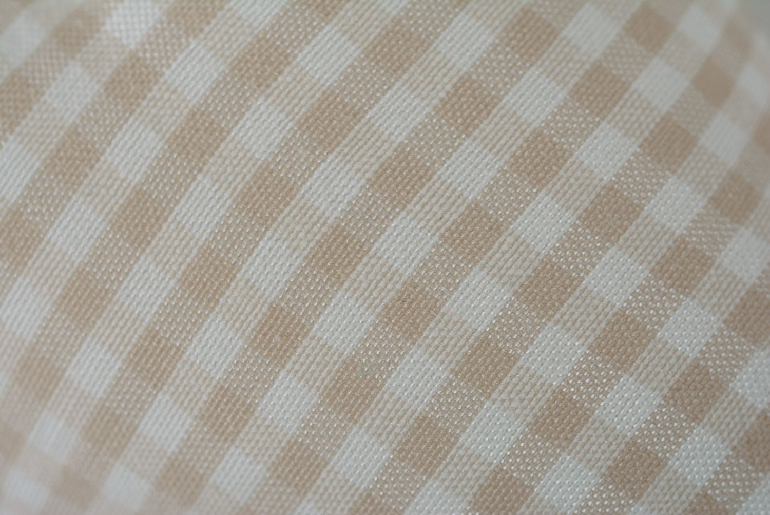 Тканевая подвеска для интерьера в виде сердца с вышивкой ручной работы коричневое фото 5
