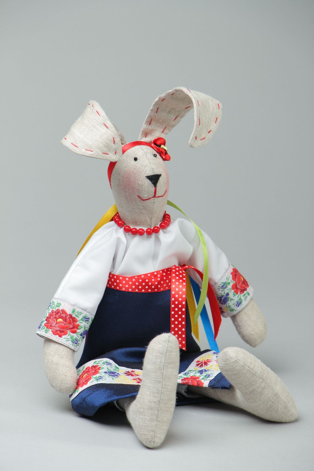 Текстильная игрушка заяц в этническом платье фото 1