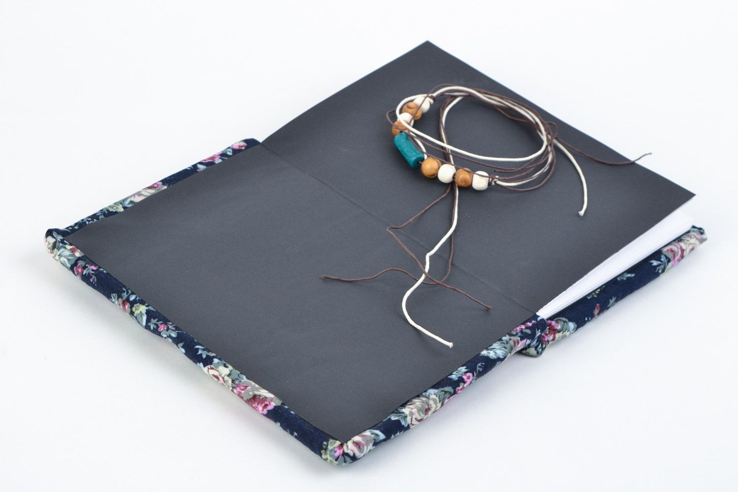 Bloc-notes fait main avec couverture en tissu décoré de perles fantaisie photo 3