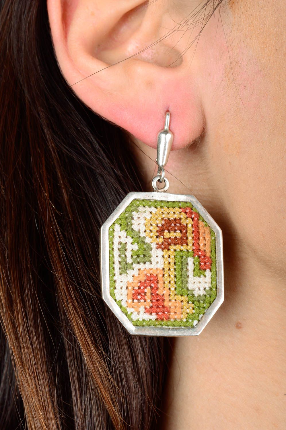 Handgemachte große Ohrringe Ethno Schmuck Accessoire für Frauen mit Stickerei foto 3