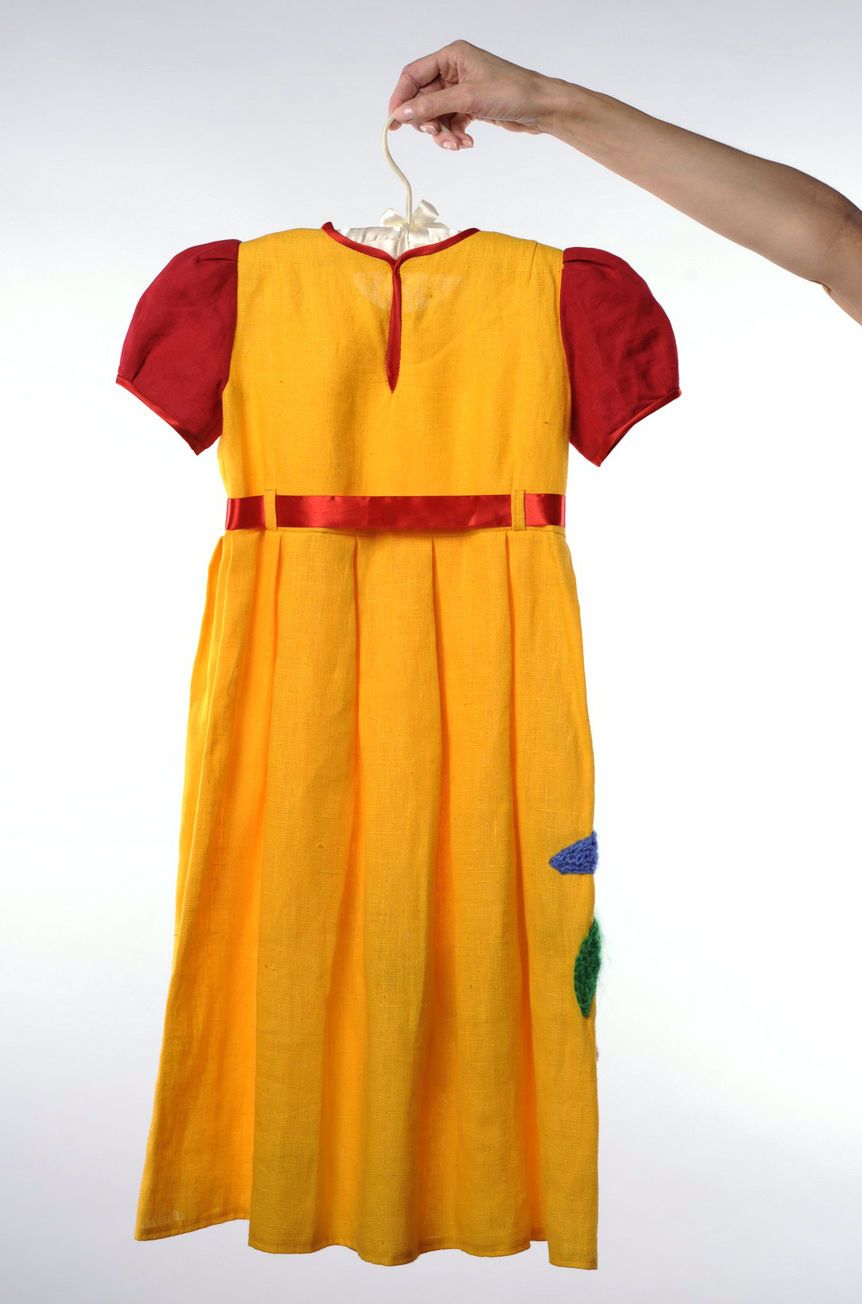 Children's linen dress with knitted application photo 3
