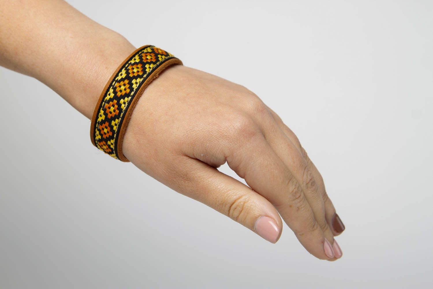 Модный браслет ручной работы яркий браслет из кожи дизайнерское украшение  фото 2
