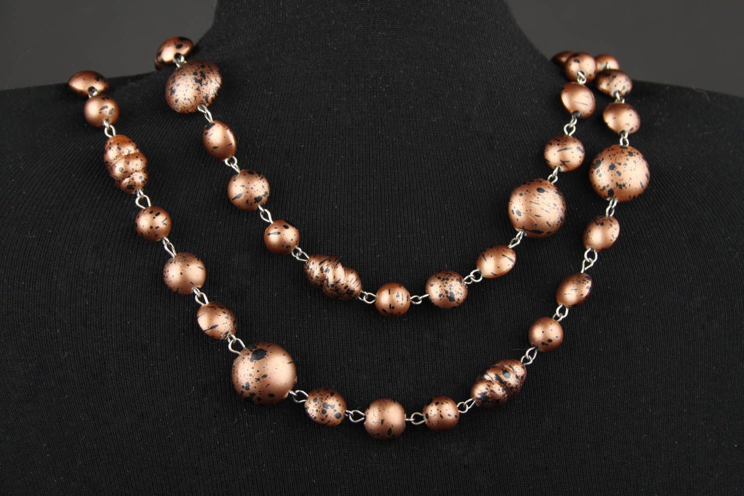 Collier design Bijou fait main perles plastiques Accessoire femme original photo 2