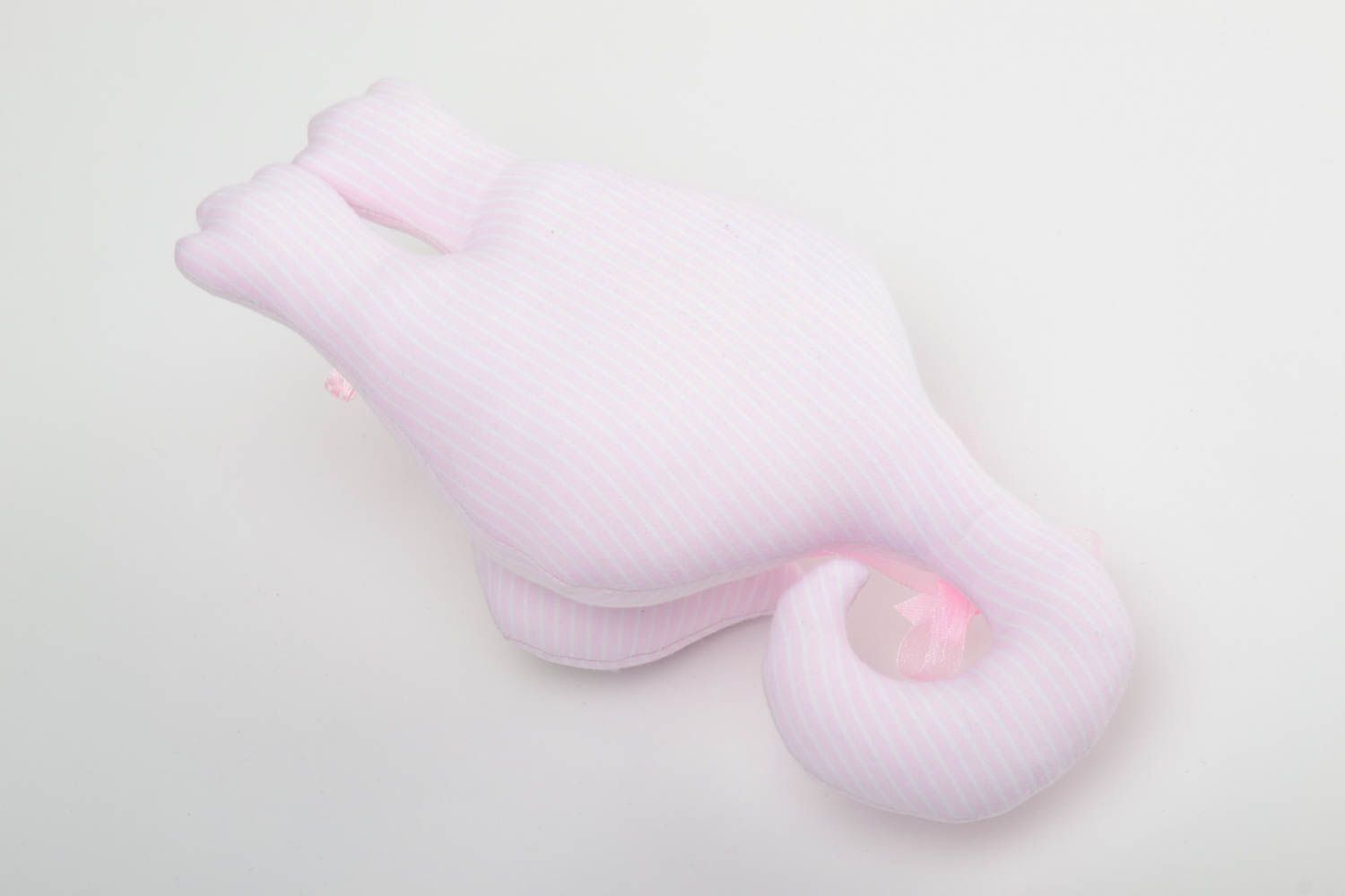 Авторская игрушка кот на дверь из натуральных тканей ручной работы белая с розовым фото 4