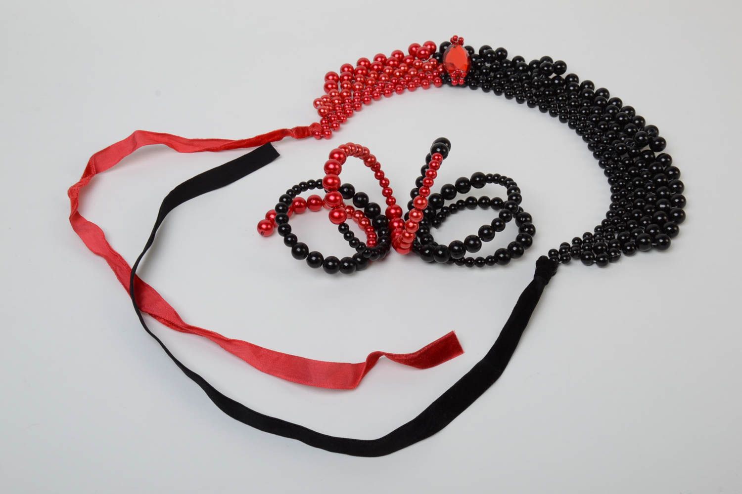 Handmade Schmuckset aus Glasperlen mehrreihiges Collier und Armband rot schwarz foto 3