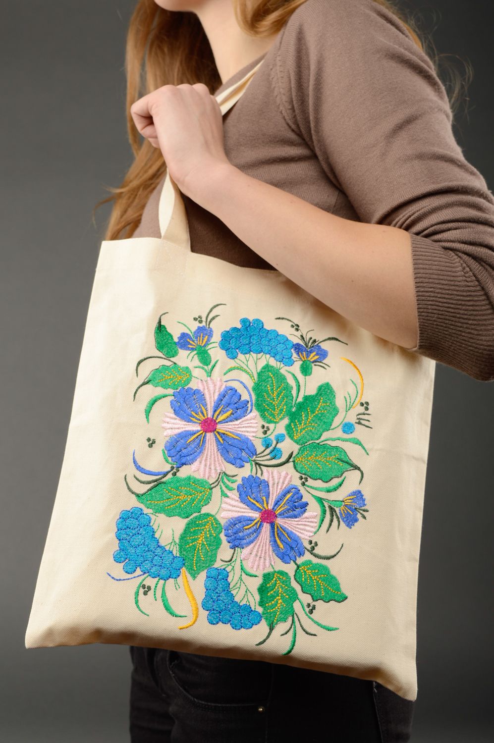 Текстильная сумка ручной работы с вышивкой в украинском стиле фото 2