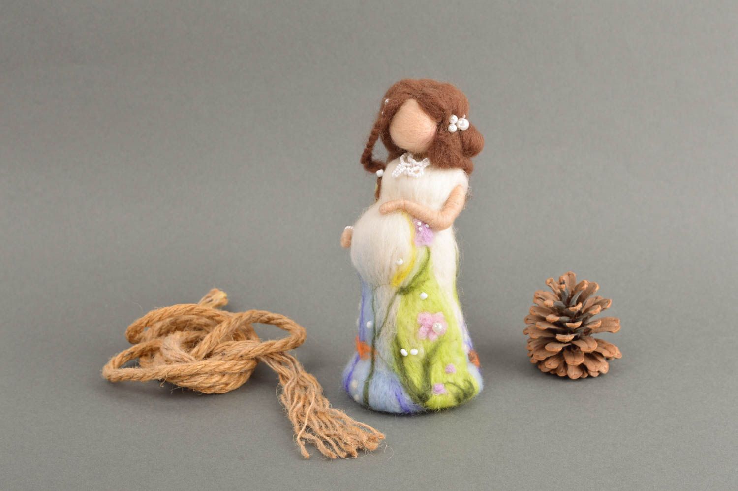 Декоративная кукла ручной работы игрушка из шерсти валяная игрушка беременная фото 1