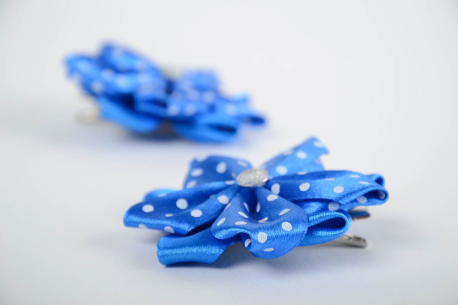Set of 2 handmade hair clips with metal basis and blue ribbon flowers photo 4