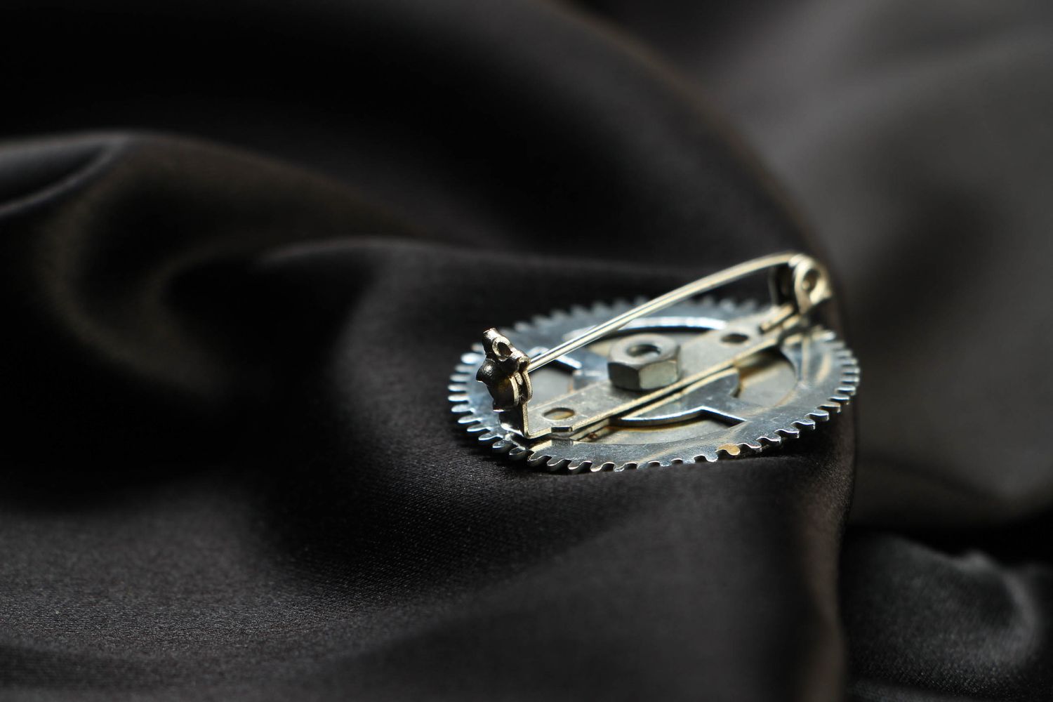 Steampunk brooch with clock details photo 3