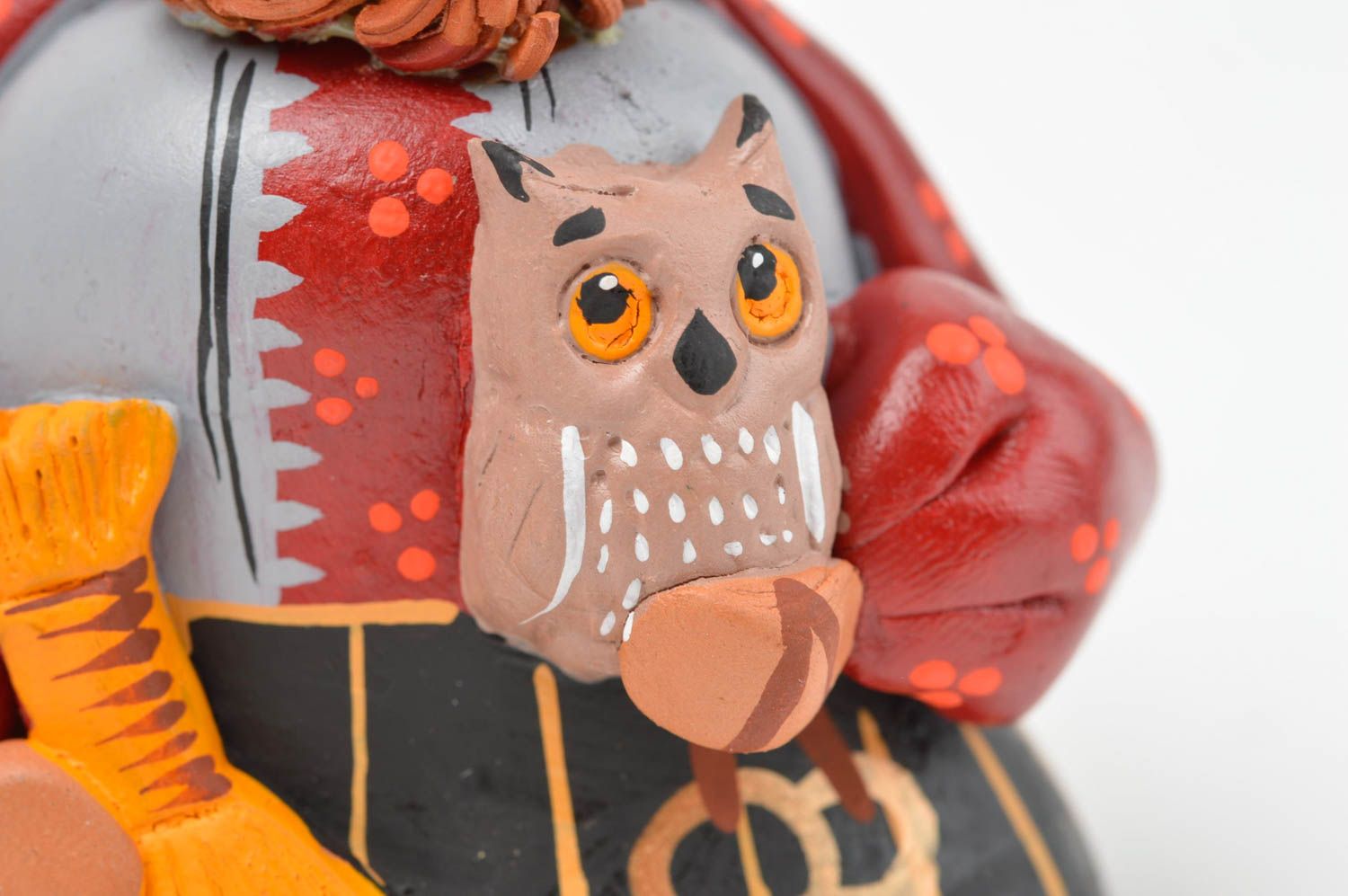 Cloche décorative à suspendre en argile peinte faite main Homme avec hibou photo 5