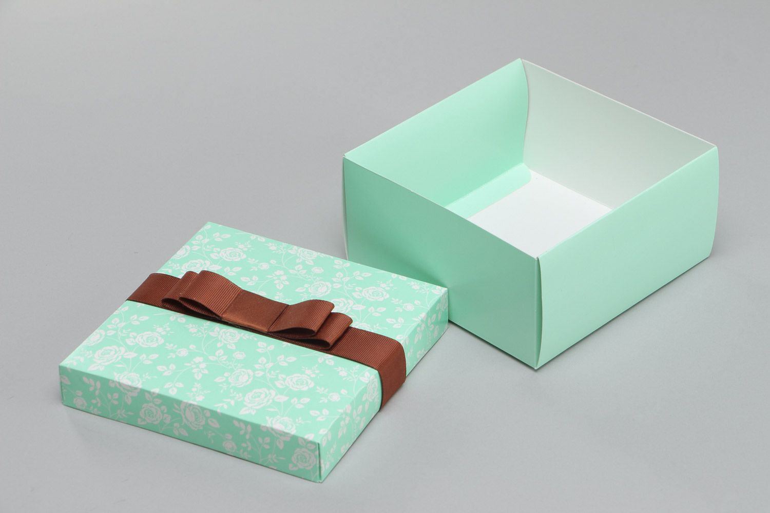 Petite boîte pour cadeaux en carton rose blanc faite main couvercle transparent photo 4