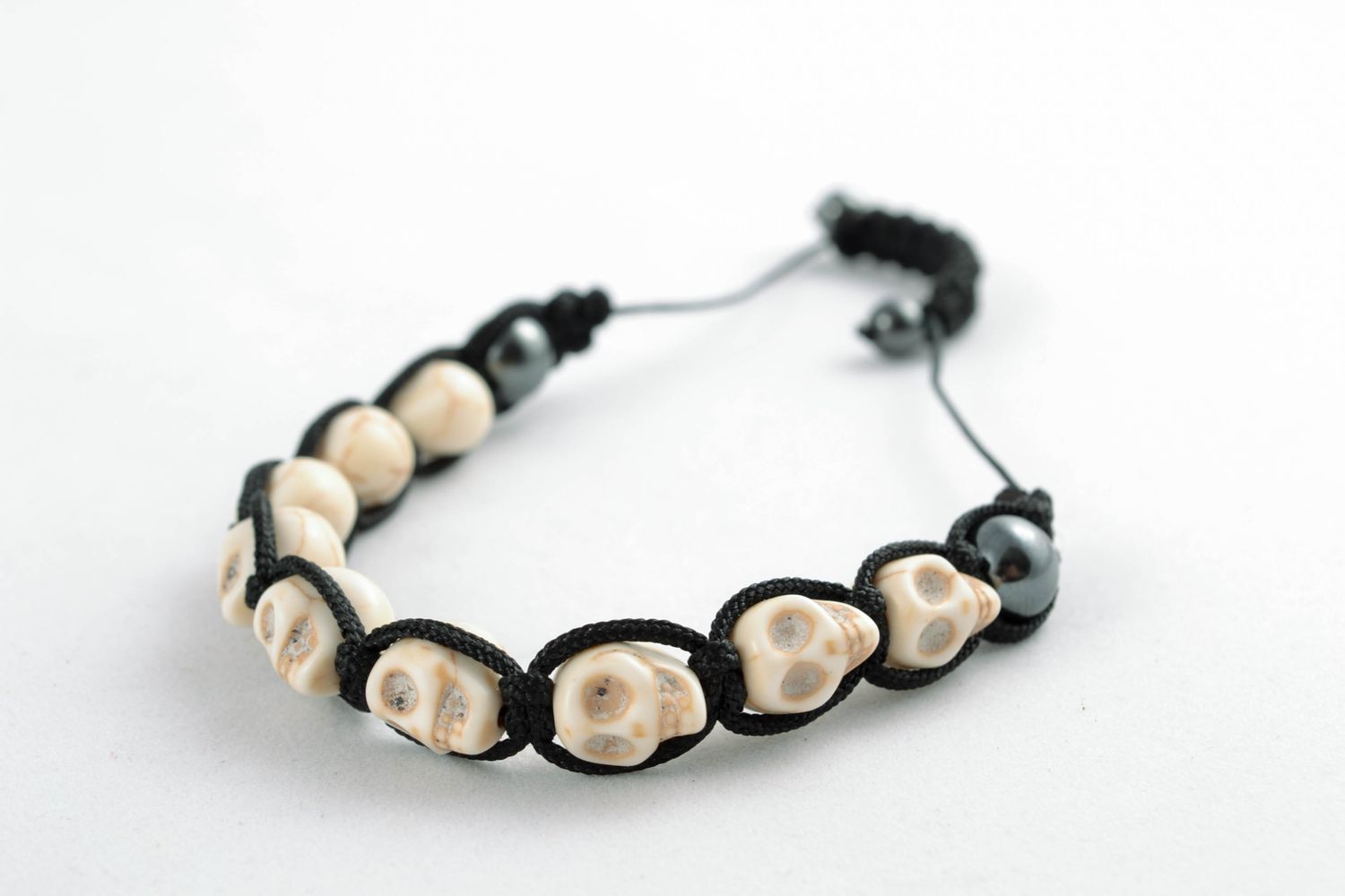 Bracelet woven of beads in the shape of skulls photo 4