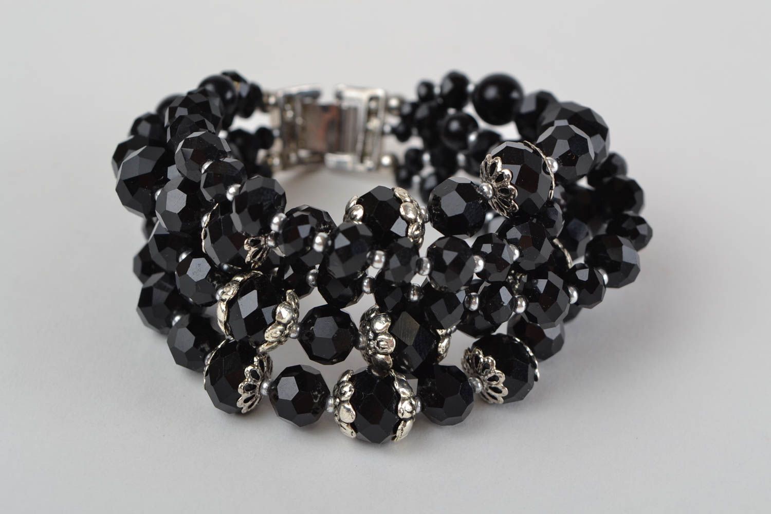 Bracelet multirang en perles noires de verre tchèque fait main large élégant photo 4