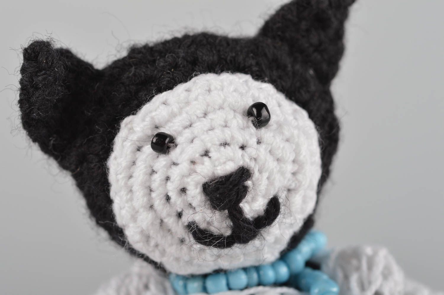 Jouet tricoté Peluche faite main Chat noir et blanc Cadeau enfant décoration photo 5