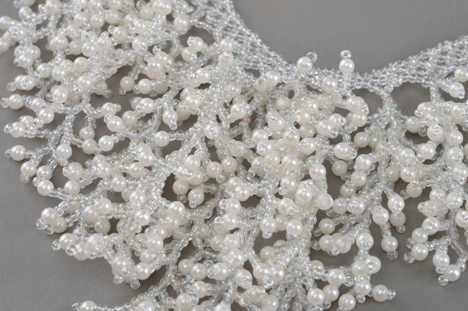 Designer künstlerisches Collier aus Glasperlen und Perlen schön weiß handmade foto 4