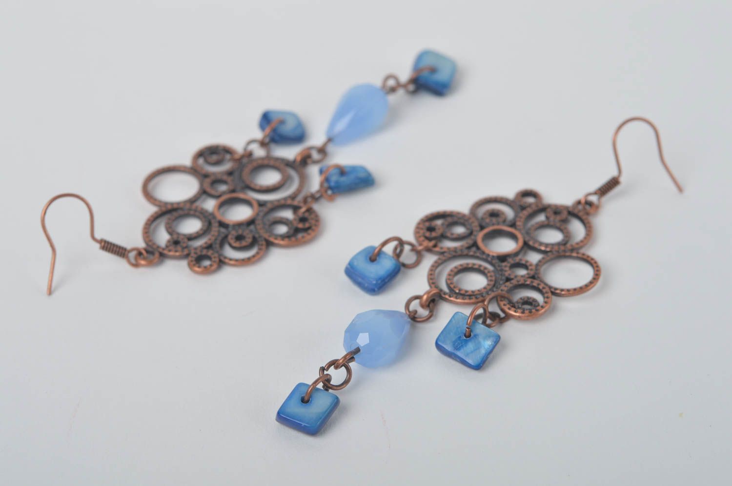 Boucles d'oreilles pendantes Bijou fait main cristal bleu Cadeau femme photo 4