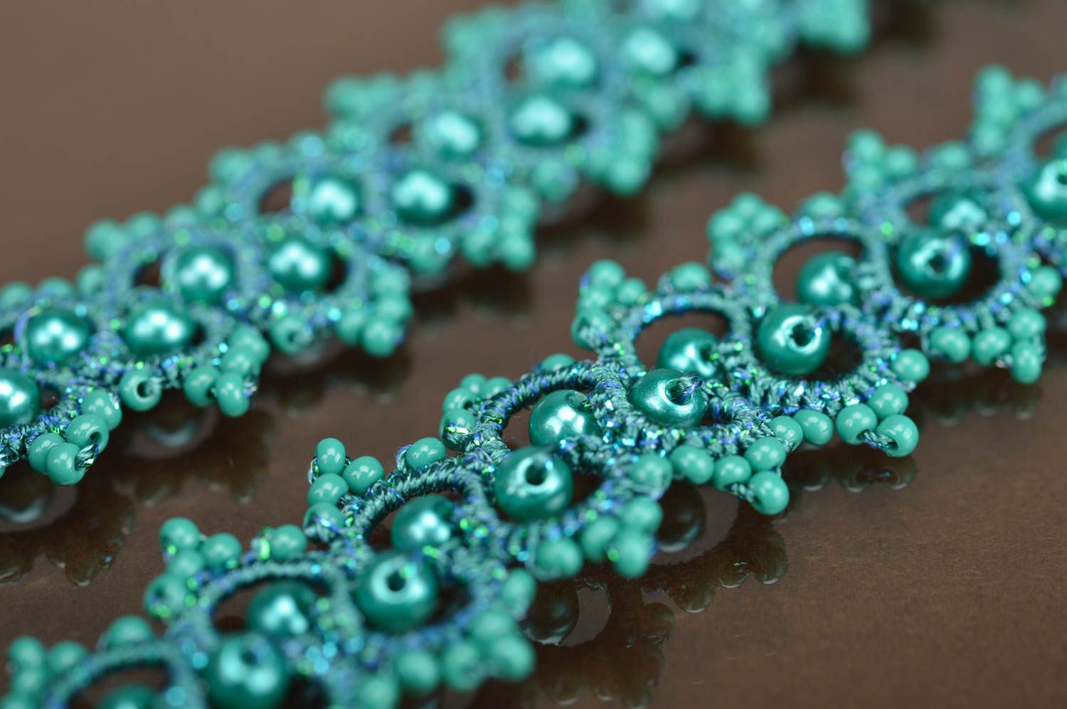 Geflochtenes grünes Haarband mit Glasperlen Frivolite Technik handmade foto 5