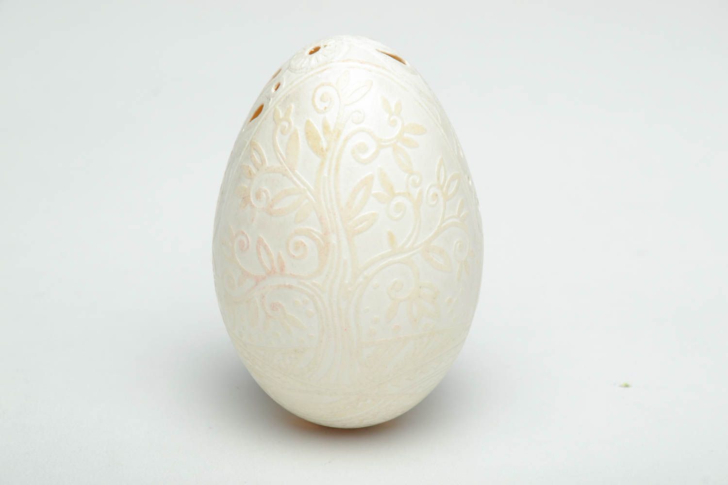 Handmade Easter egg created using carving and etching techniques photo 3
