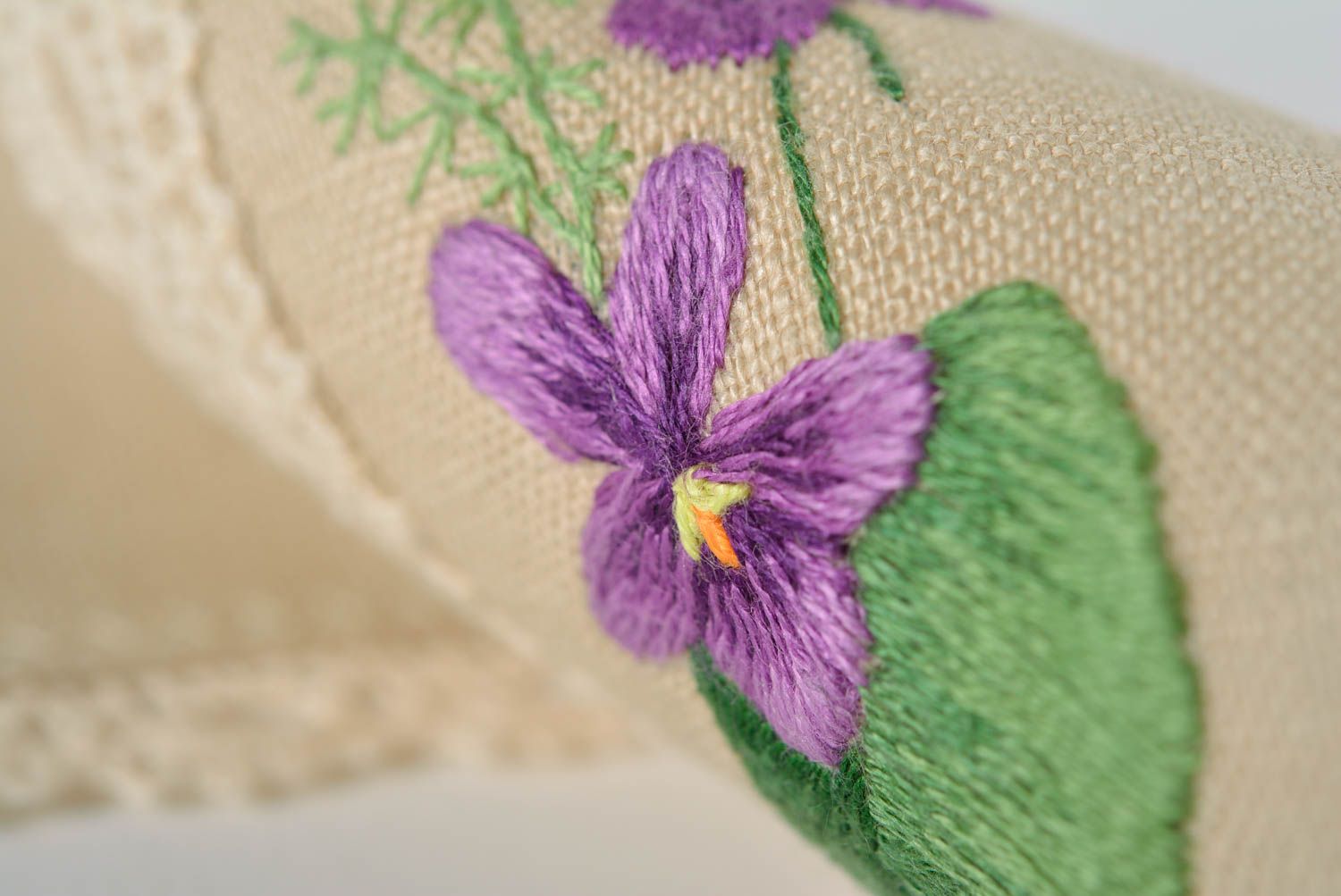 Marque-page fait main Accessoire livre lin broderie fleurs violettes Idée cadeau photo 3