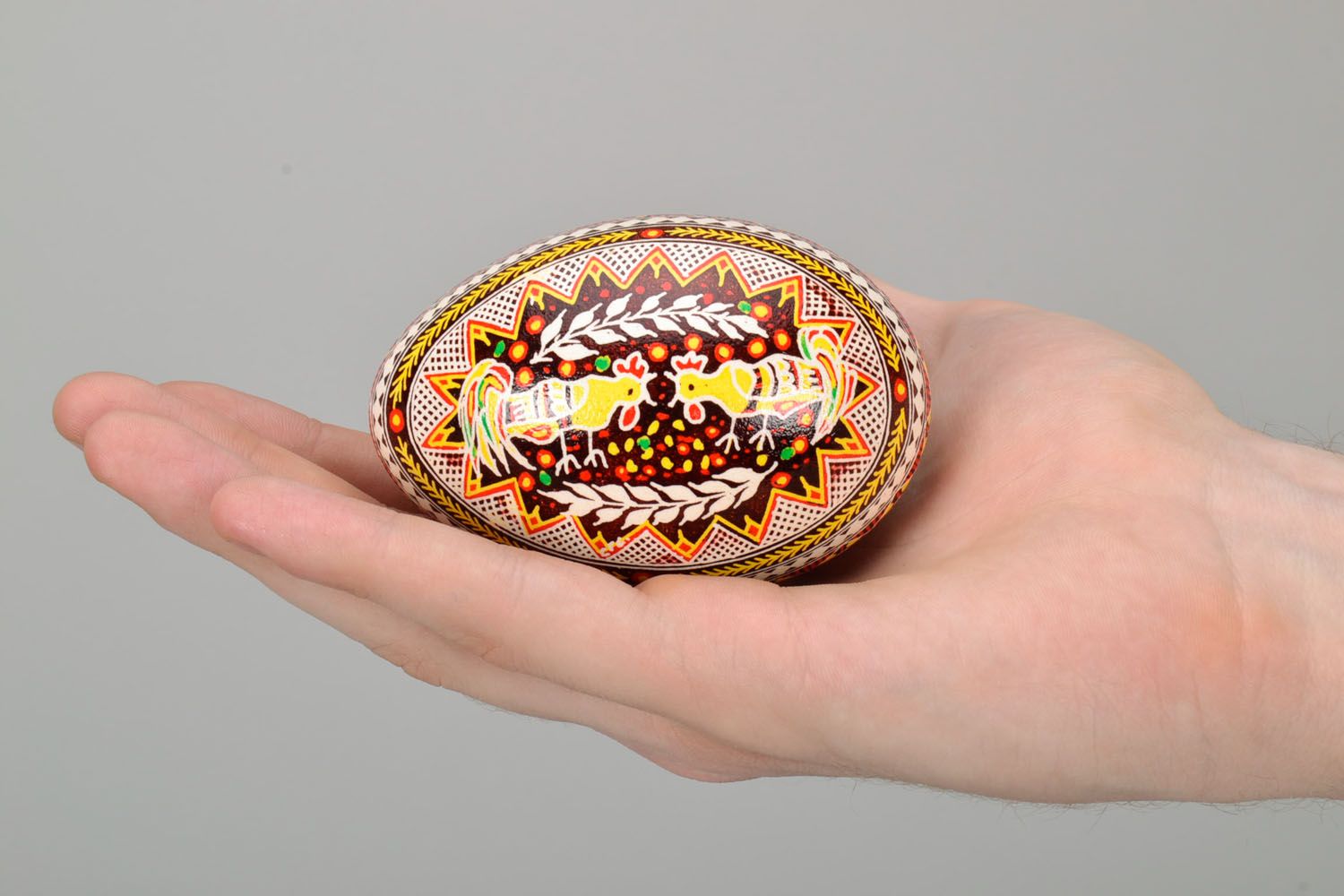 Oeuf de Pâques décoratif fait main original avec bel ornement ethnique photo 5