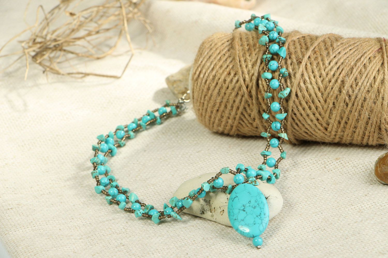 Collier avec turquoise et perles de rocailles photo 4