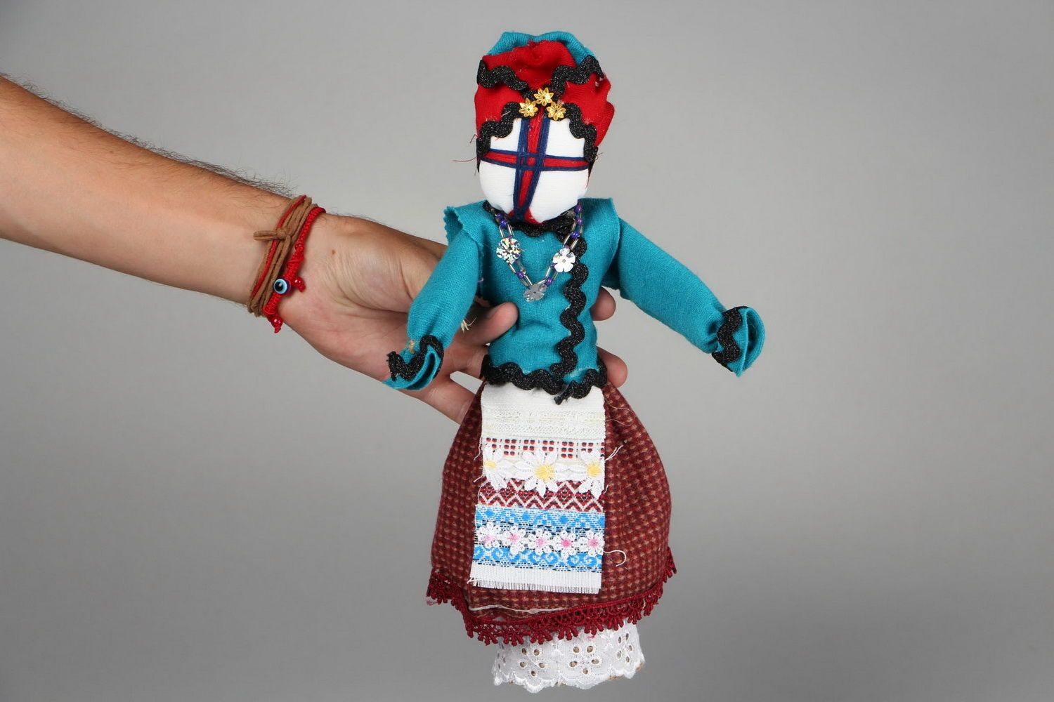 Ethnische Puppe aus Wolle Beschützerin  foto 1