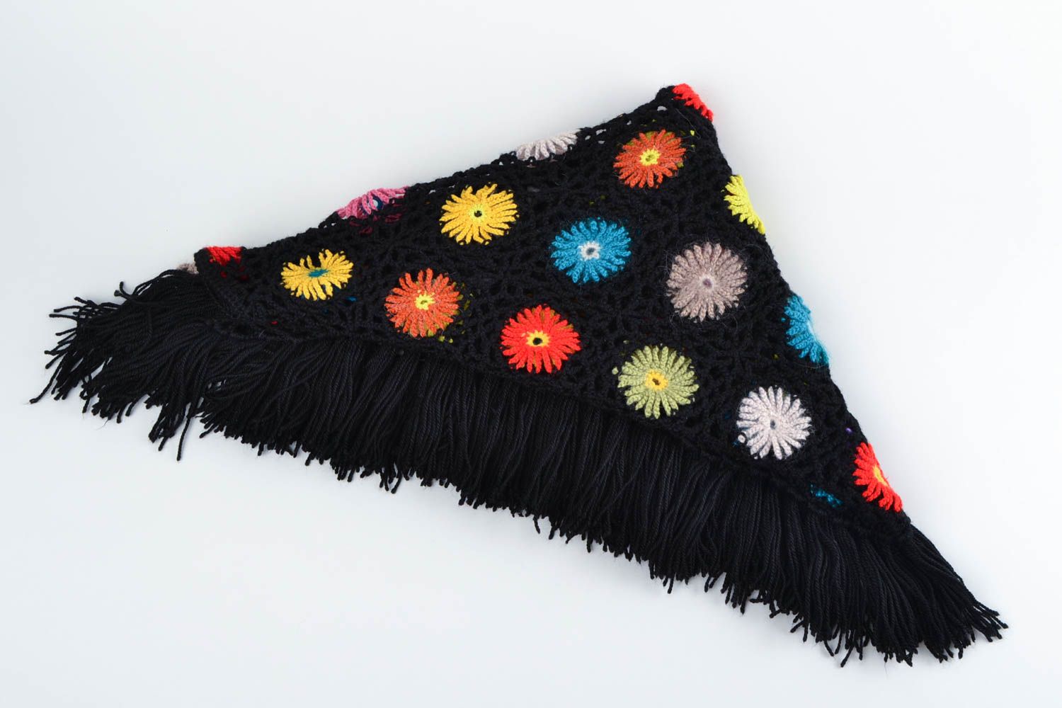 Châle au crochet Écharpe en laine fait main noir avec fleurs Cadeau femme photo 5