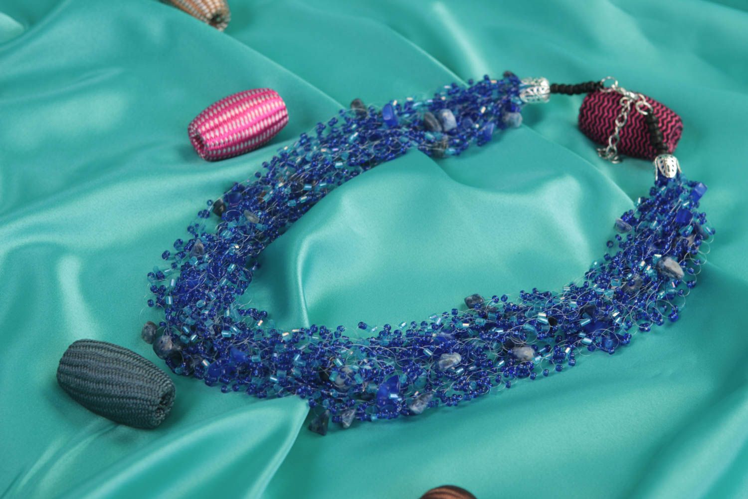 Collier perles rocaille fait main Bijou fantaisie bleu design Accessoire femme photo 1