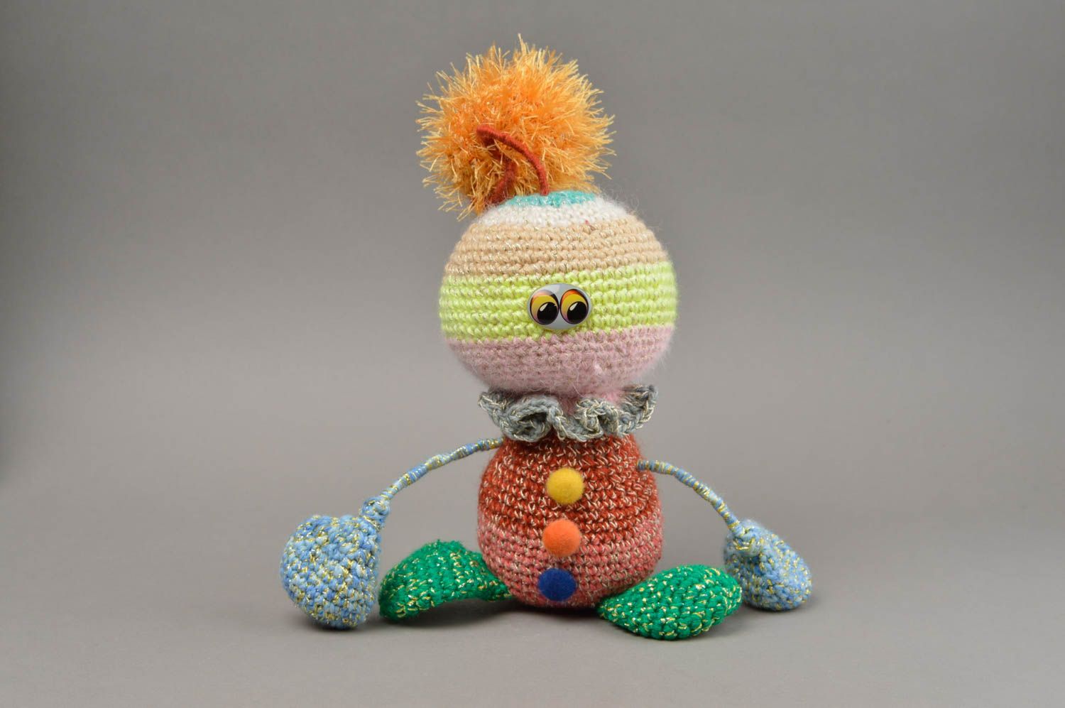 Peluche extraterrestre tricotée au crochet multicolore amusante faite main photo 2