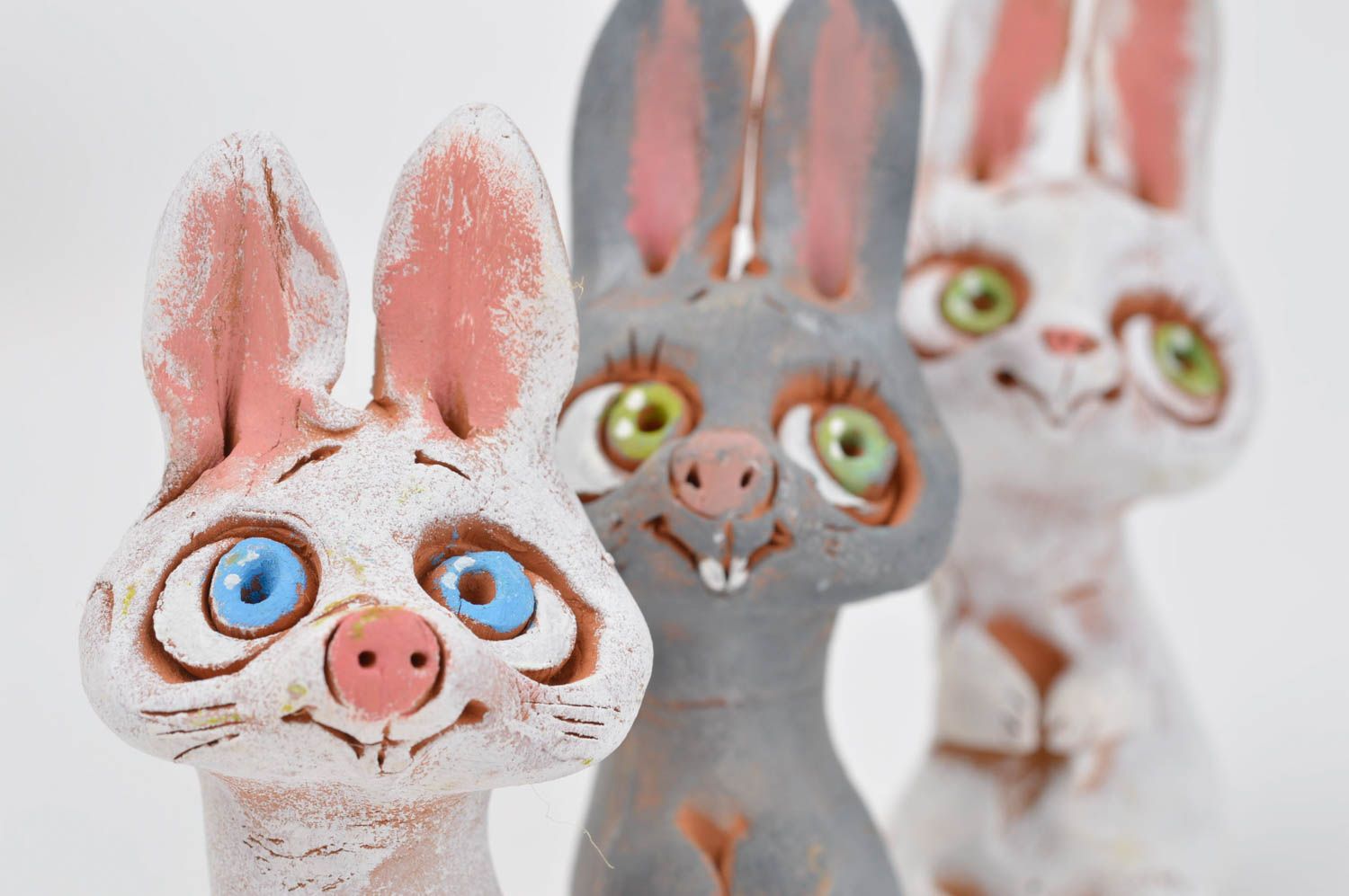 Figurines animaux faites main Statuettes design argile Déco maison Trois lapins photo 5