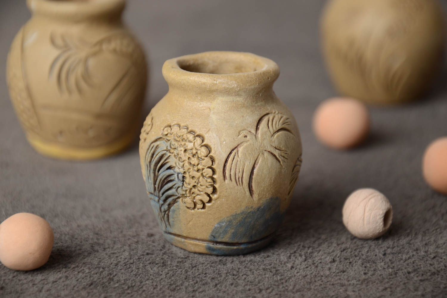 Figurine cruchon en terre cuite faite main miniature décorative design photo 1
