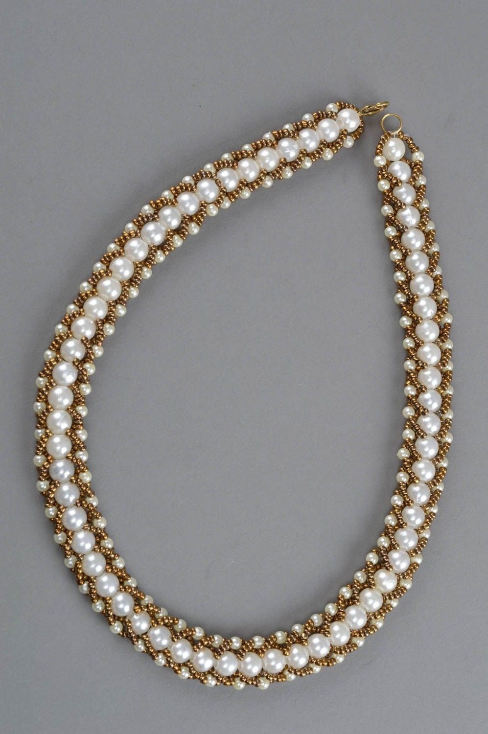 Collier en perles de rocaille blanc marron original beau accessoire fait main photo 2