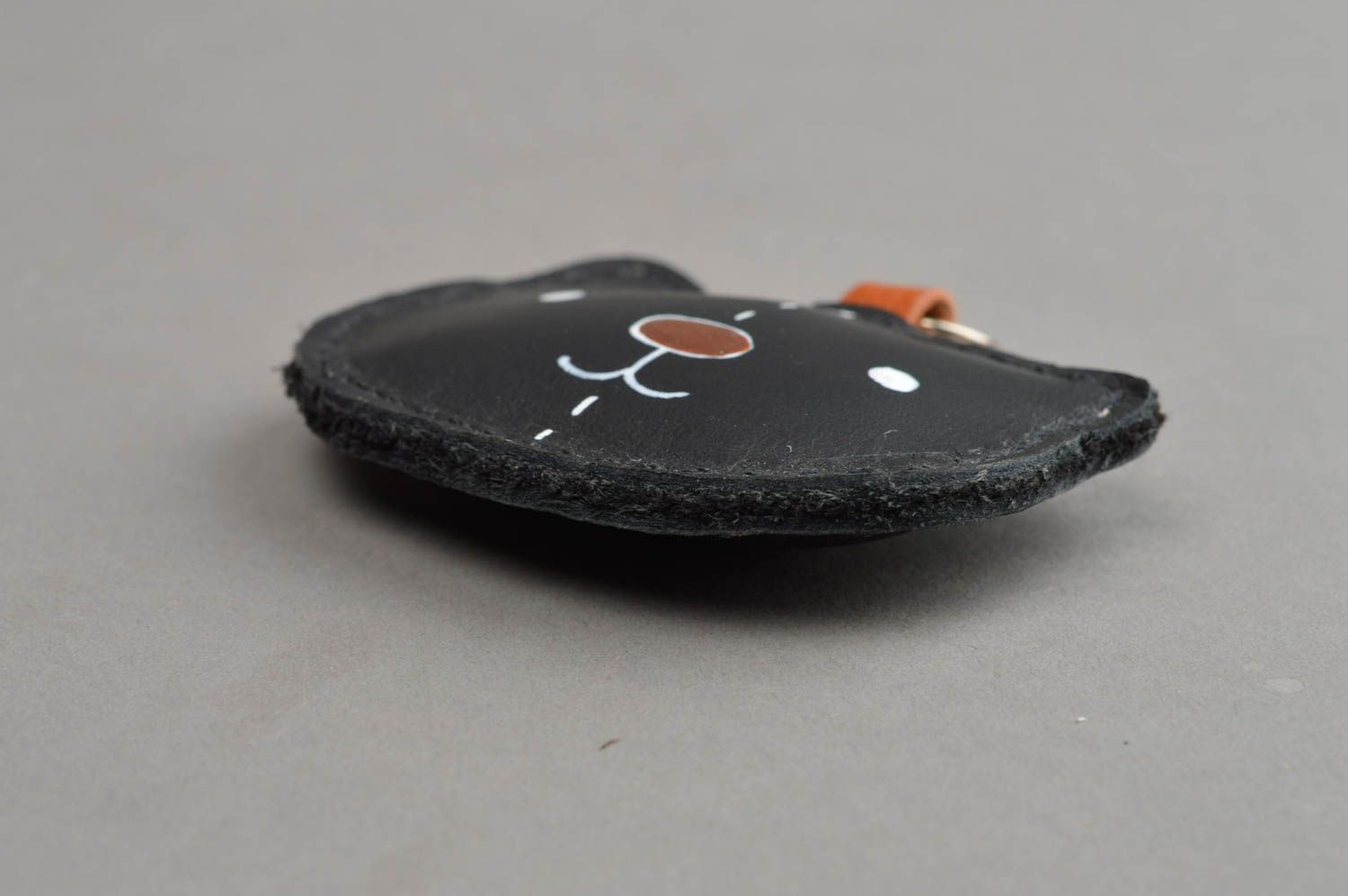 Porte-clés chat noir en vrai cuir fait main peint accessoire de créateur photo 3