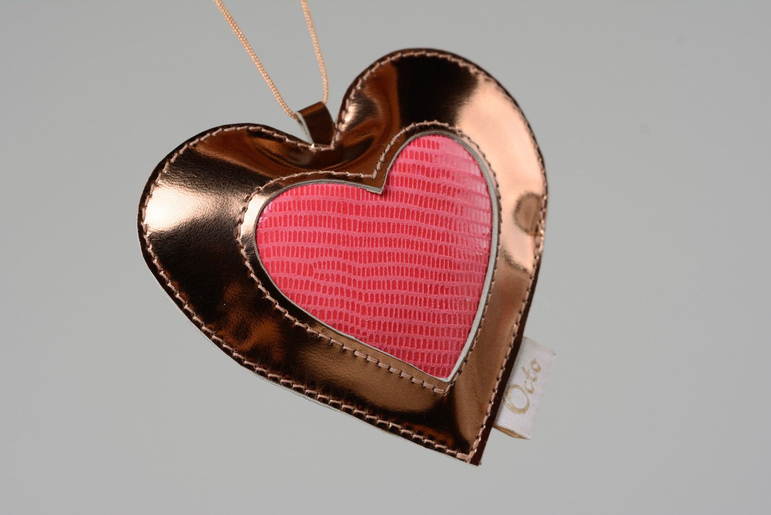 Handmade genuine leather heart-shaped keychain charm for handbags of two colors  photo 1