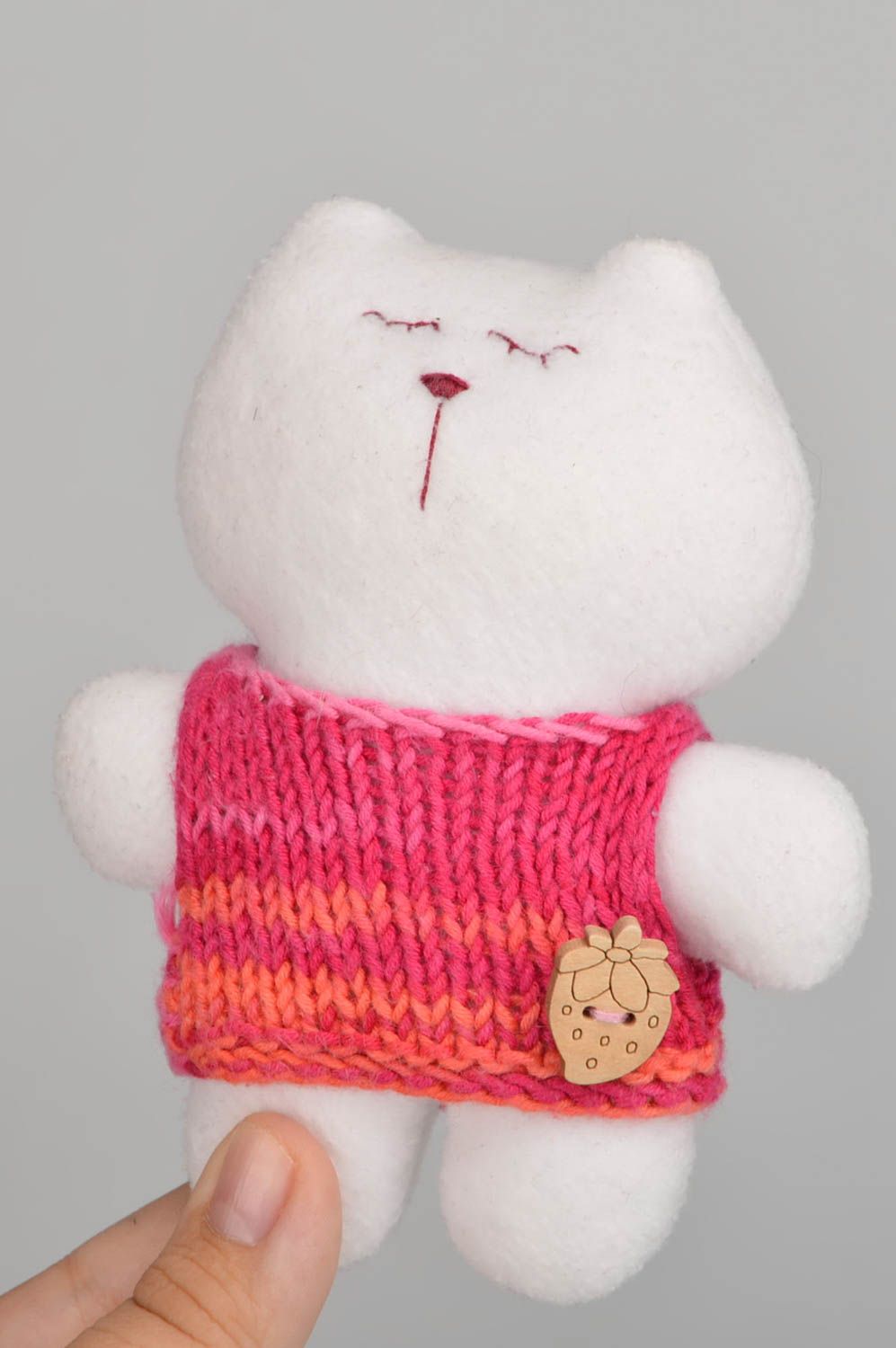 Jouet chat blanc de tissu polaire en pull rose fait main petit original photo 5