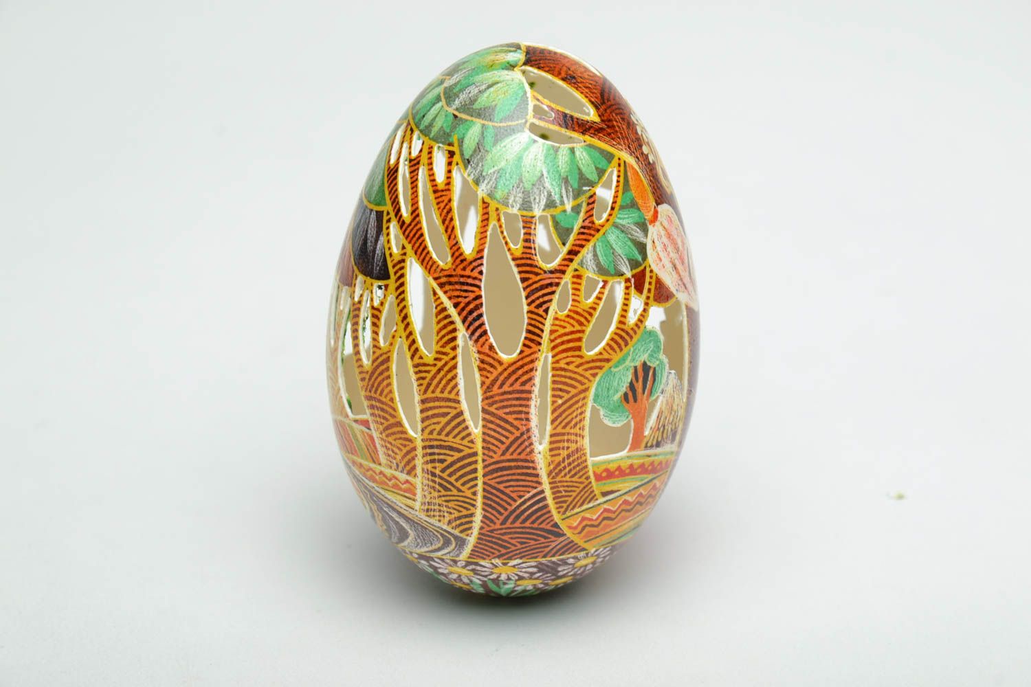 Huevo de Pascua artesanal en técnica de rasguño foto 3