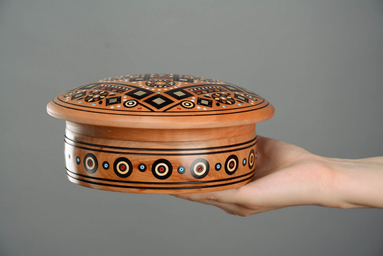 Wooden box inlaid with painted wood pieces photo 6