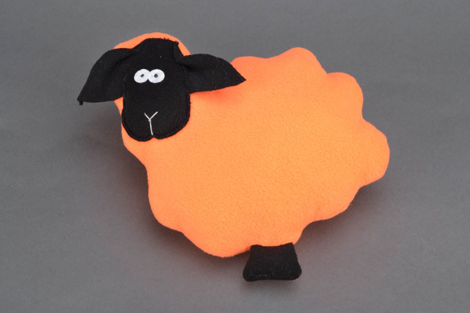 Kinderspielzeug Kuschelkissen Schaf in Orange Deko foto 1