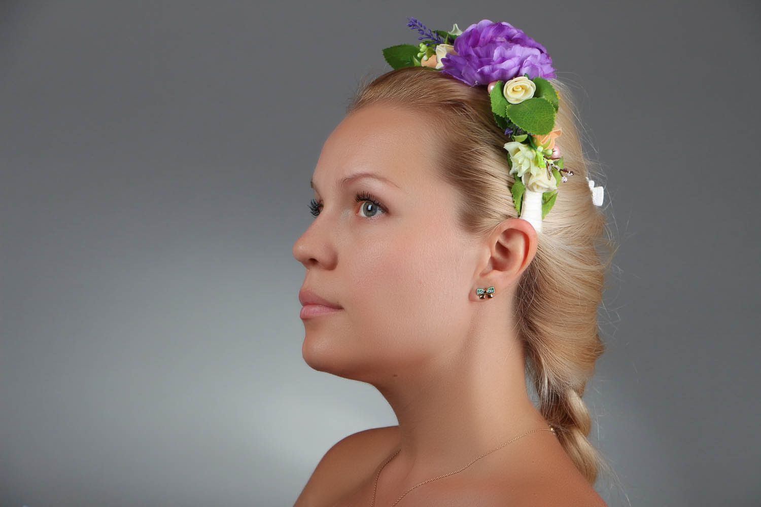 Hairband made of artificial flowers photo 2
