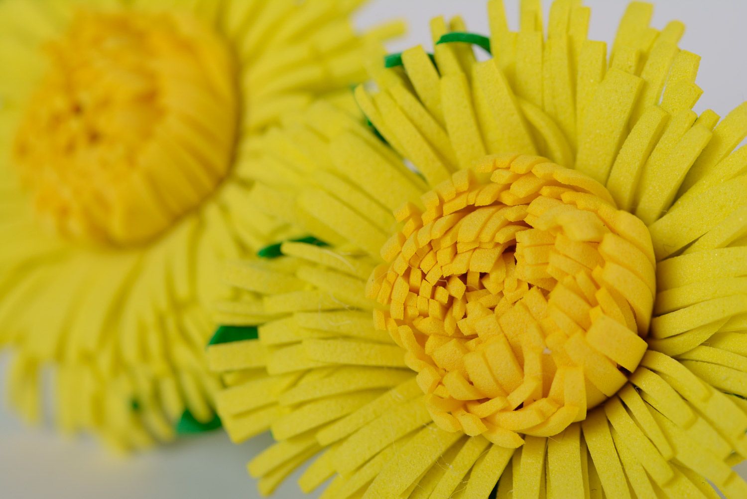 Élastiques à cheveux faits main originaux en forme de fleur jaunes 2 pièces photo 4