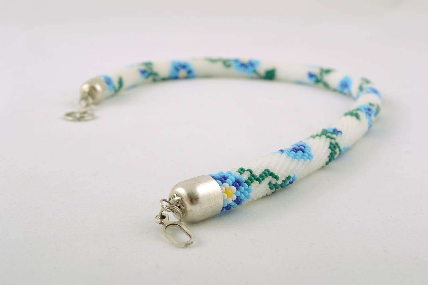 Beaded cord necklace with flowers photo 3