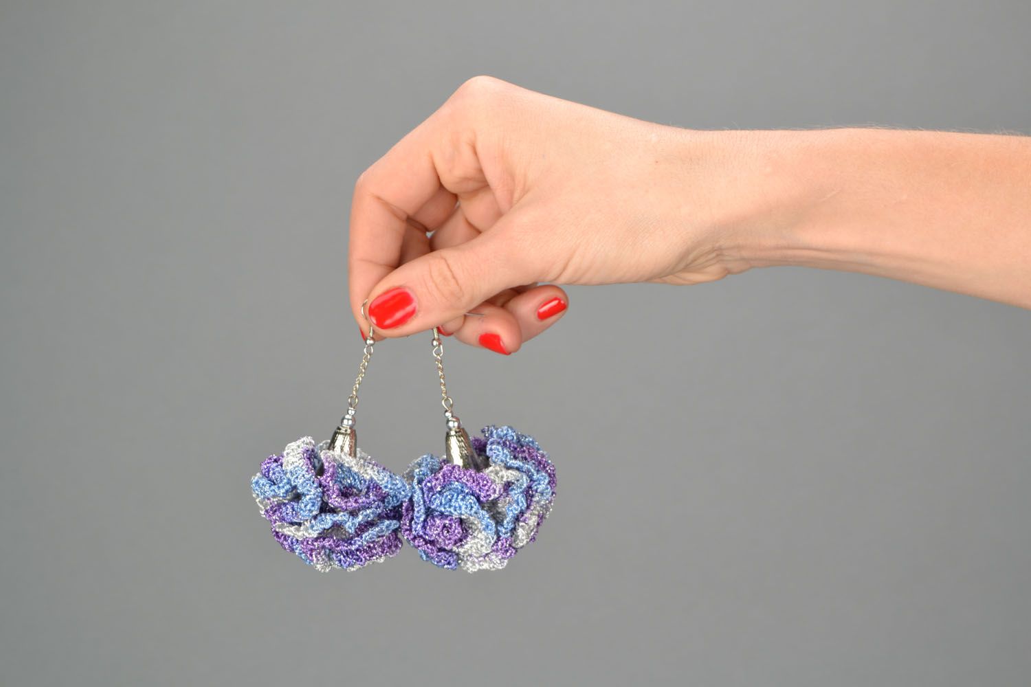 Crocheted earrings in the form of carnations photo 2